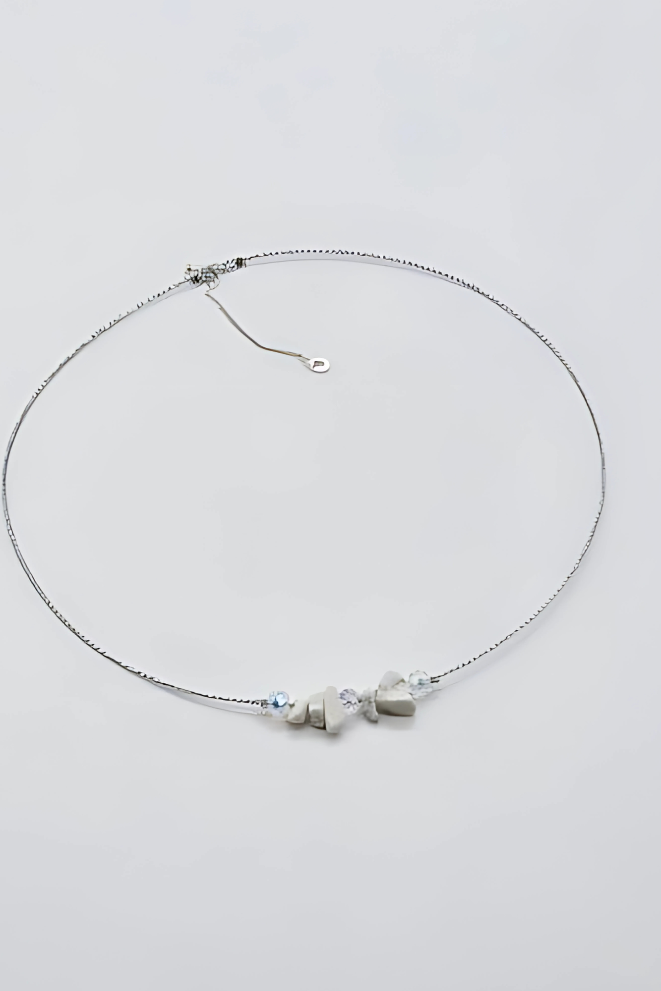 Halsband med Howlit och Kristall