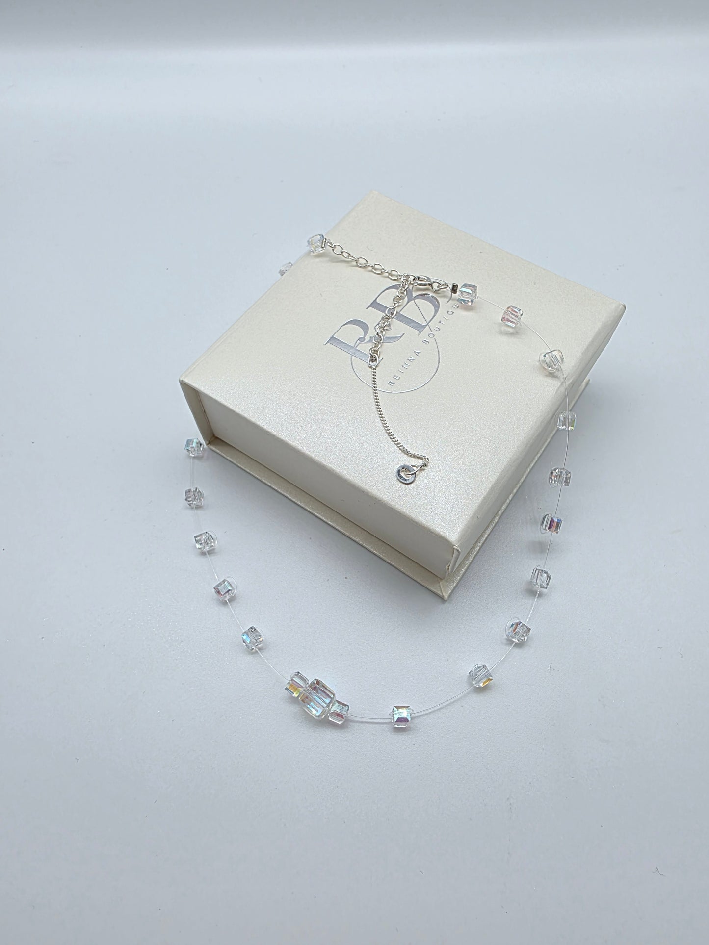 Halsband i silver 925 med med klara glaskristaller i geometrisk design