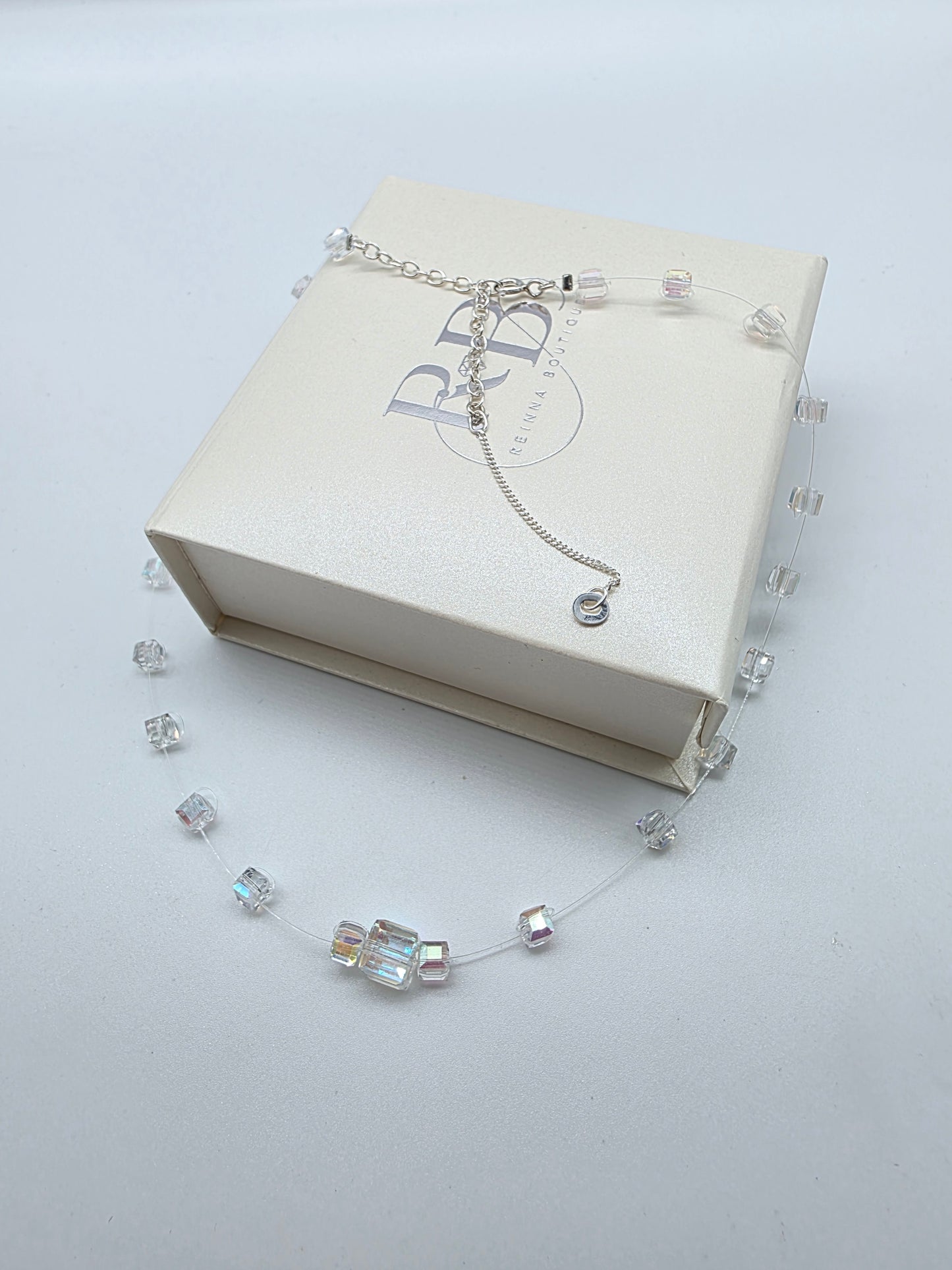 Halsband i silver 925 med med klara glaskristaller i geometrisk design