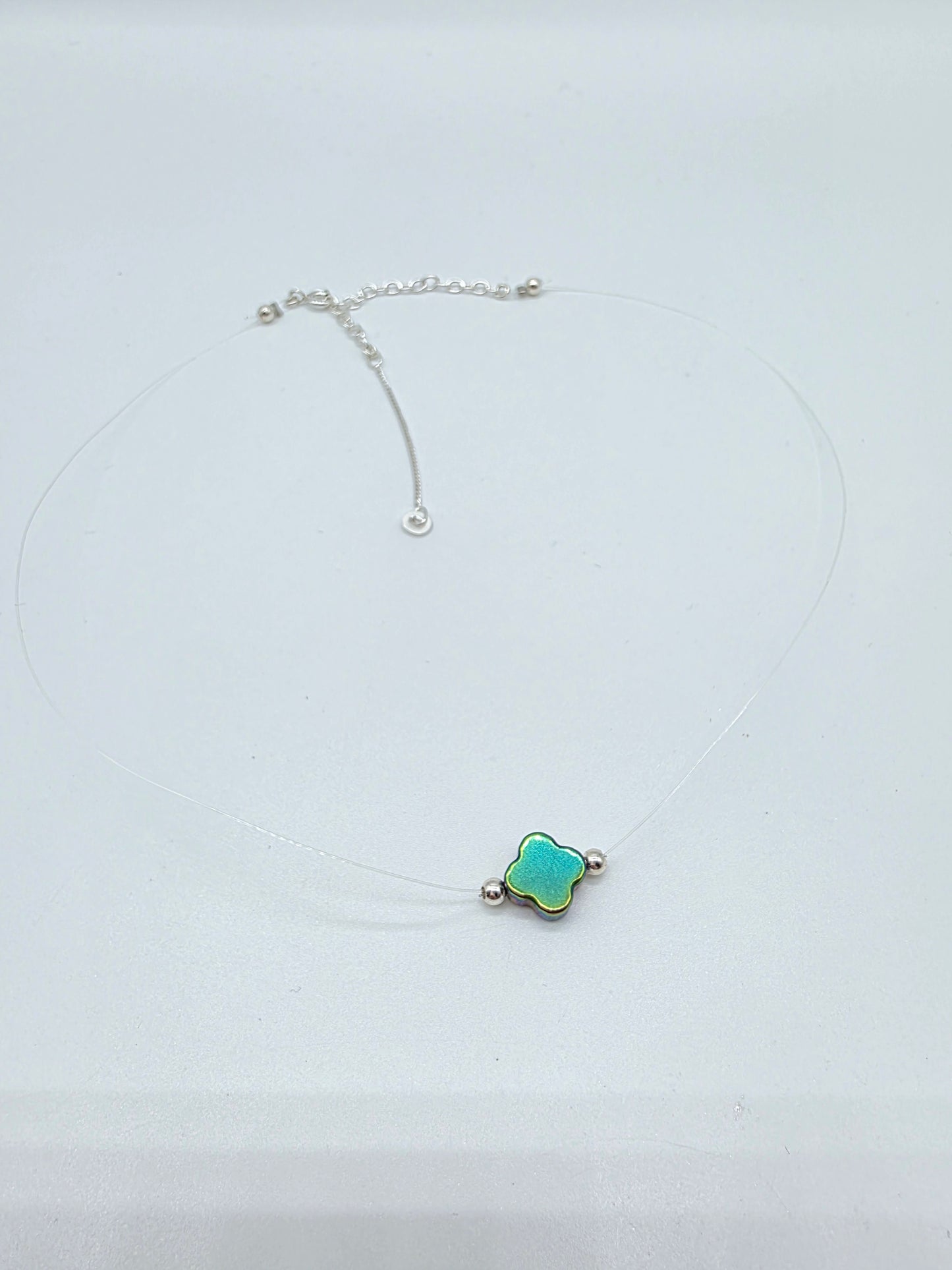Minimalistiskt halsband i silver 925 med iriserande kristall
