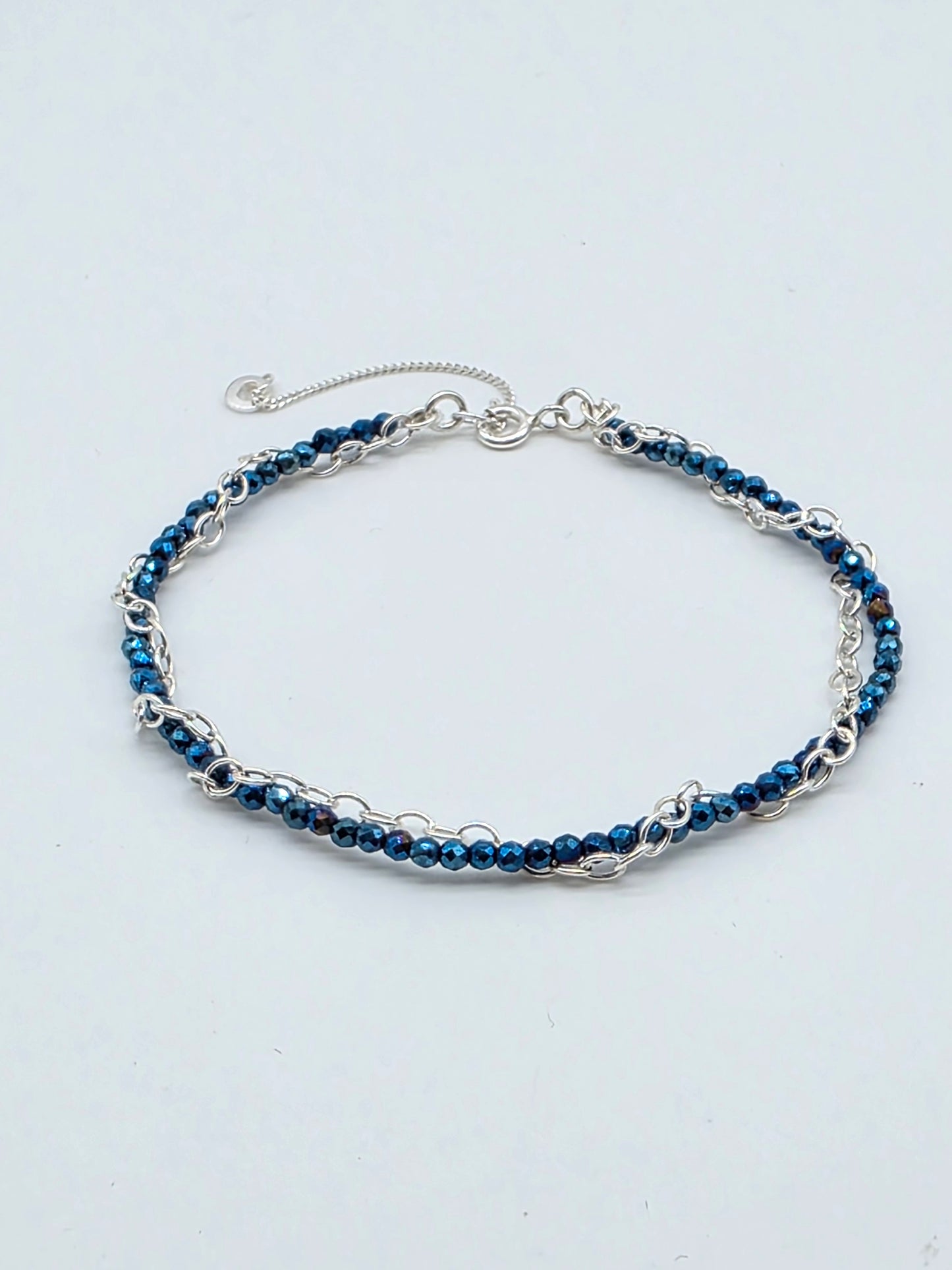 Handgjort armband i silver 925 med blå kristaller