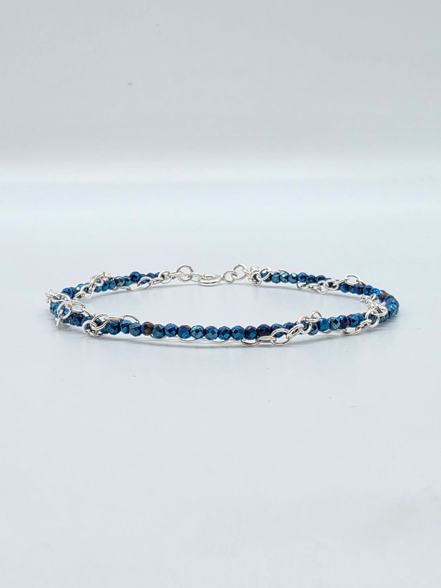 Handgjort armband i silver 925 med blå kristaller