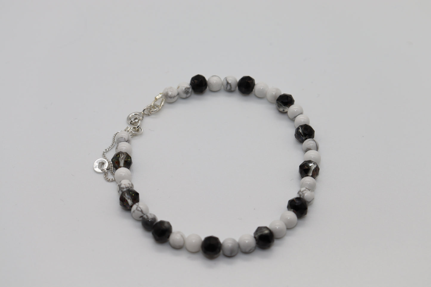 Elegant Armband i Silver med Kristaller