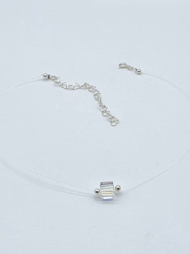 Minimalistiskt halsband i silver 925 med kubformad kristall
