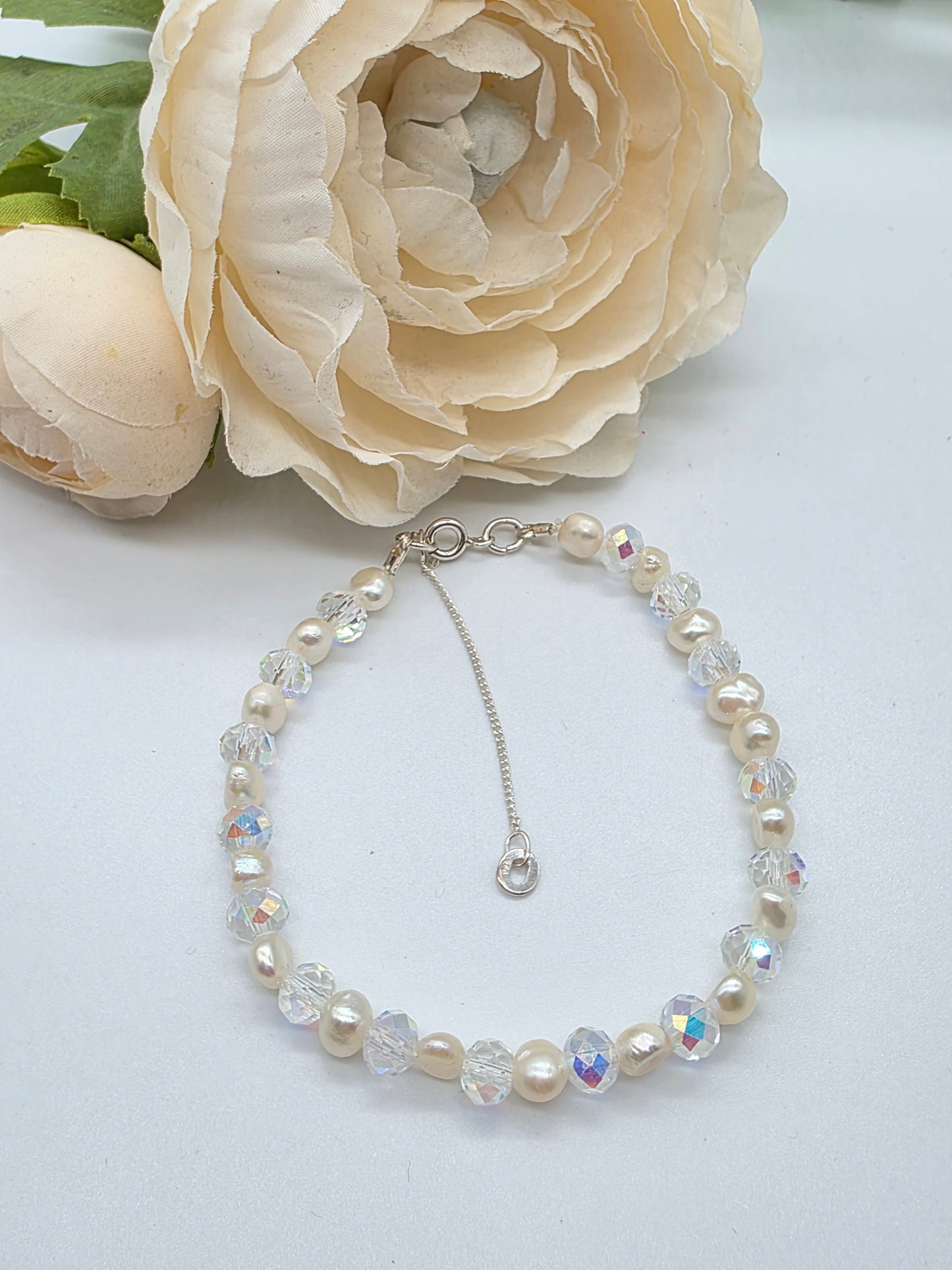 Elegant Armband i Silver med Kristaller