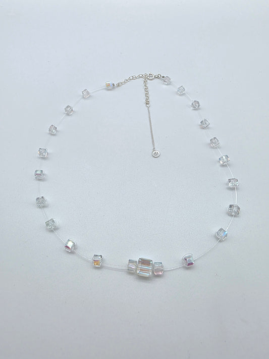 Halsband i silver 925 med med klara glaskristaller i geometrisk design