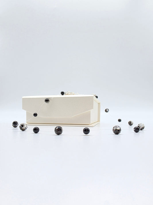 Floating halsband med naturliga stenar & kristaller